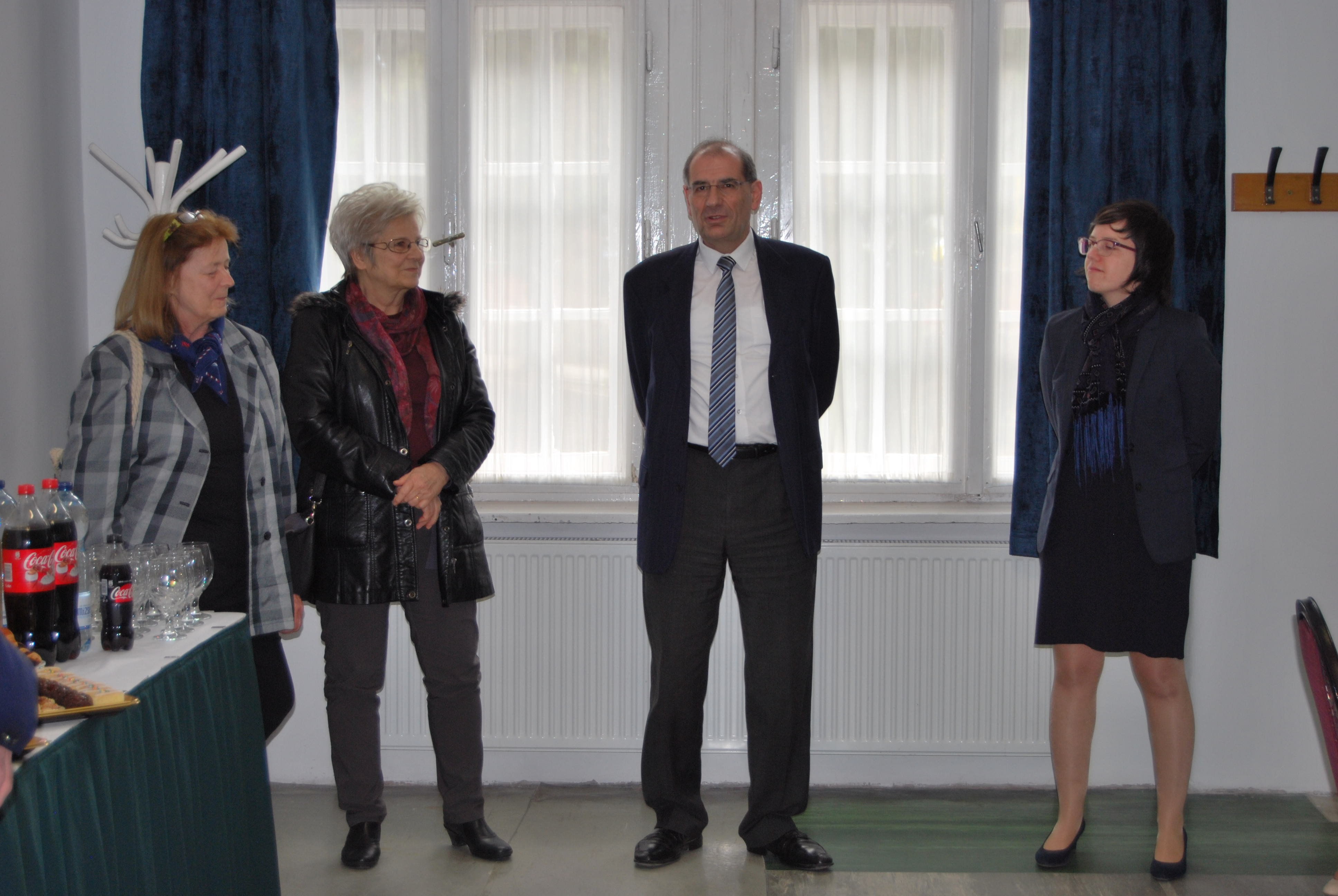 Csanda Emmi és Csanda Zsófi, Dr. Folyovich András és Dr. Béres-Molnár Katalin Anna az alapítás ünnepségén